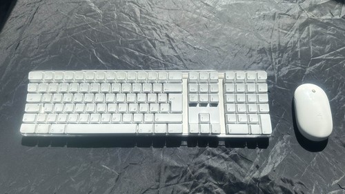 Apple wireless keyboard - 🍎,
